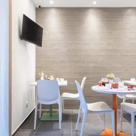 Torri & Portici بيت ضيافة *