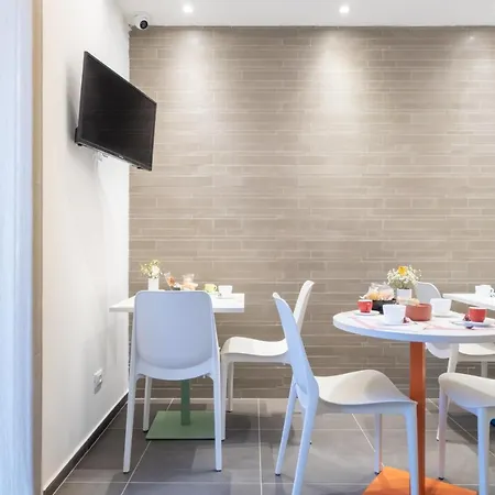Torri & Portici بيت ضيافة 4*